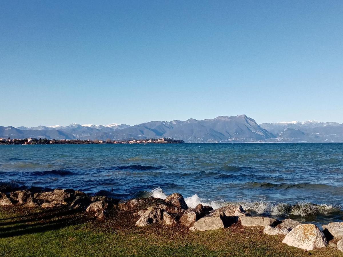 Villetta Daniela - A Due Passi Dalla Spiaggia Sirmione Exterior photo